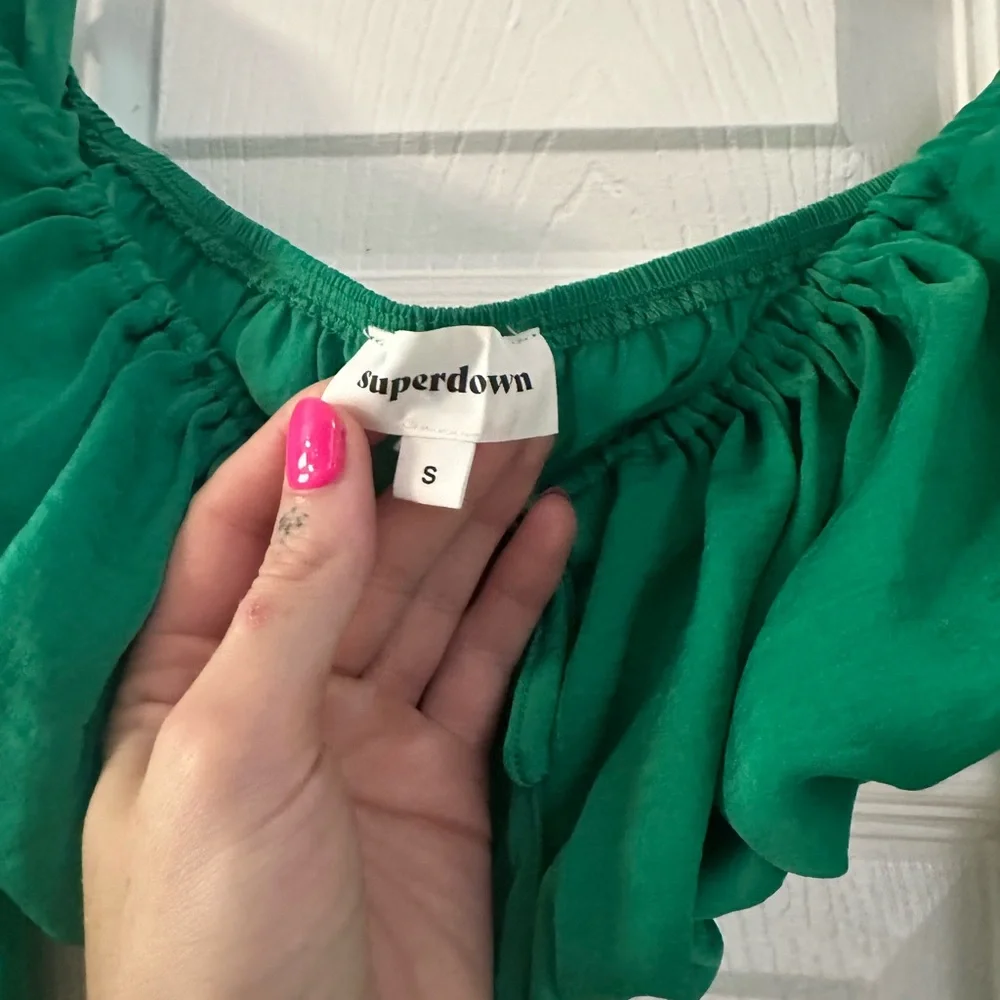 Superdown Kelly green off the shoulder crop top - Picture 3 of 3
